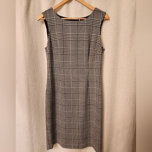 Ann Taylor sleeveless black and white dress Size 8 Petite